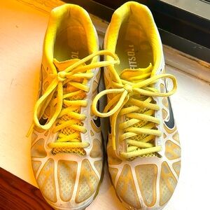 Nike Air Max 2011 yellow size 8